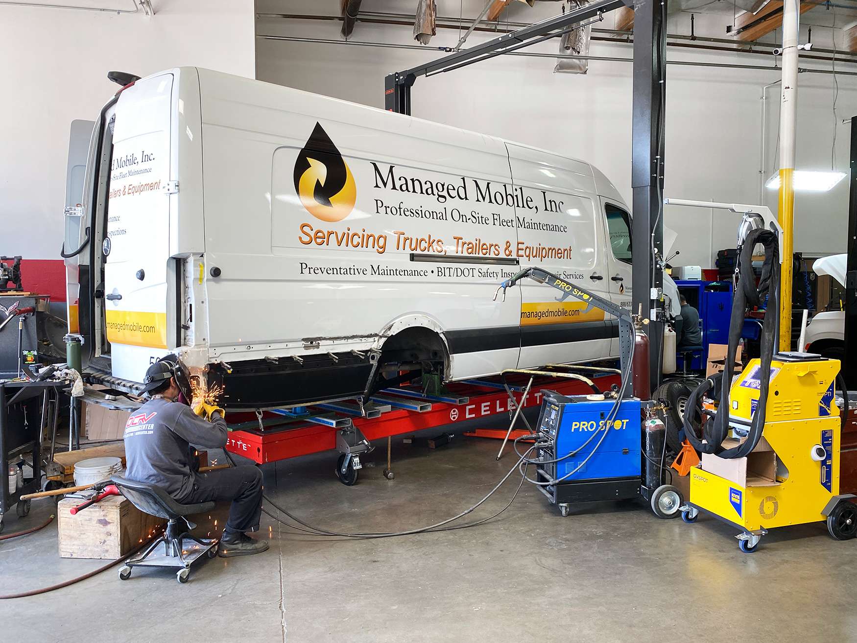 Mobile medical unit in for interior and body service