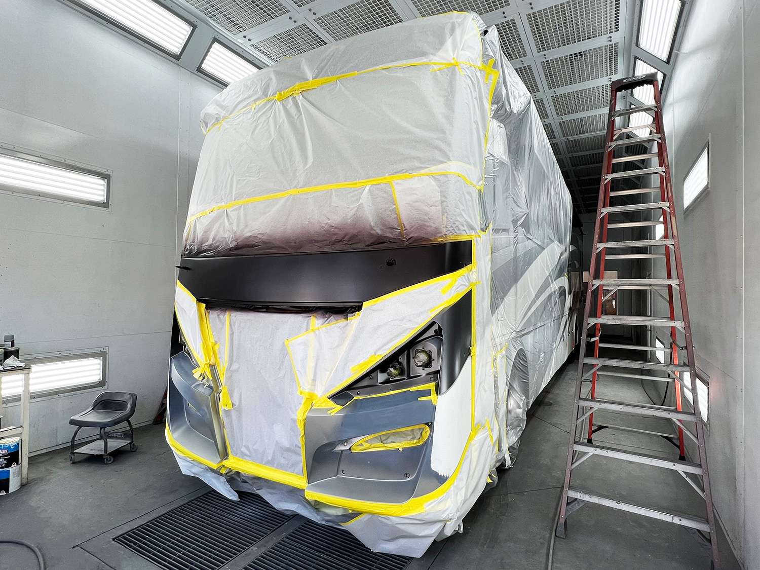 Masked coach body during a custom graphics layout